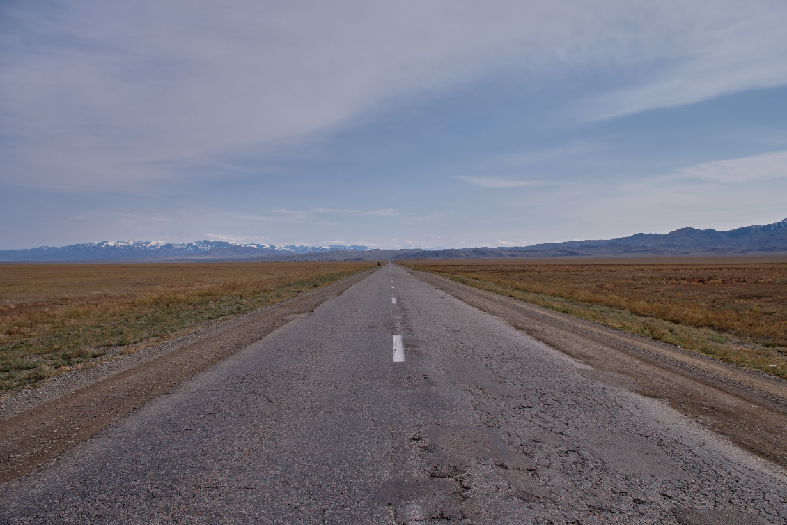 Kazakhstan-Ligne droite kazakhe...