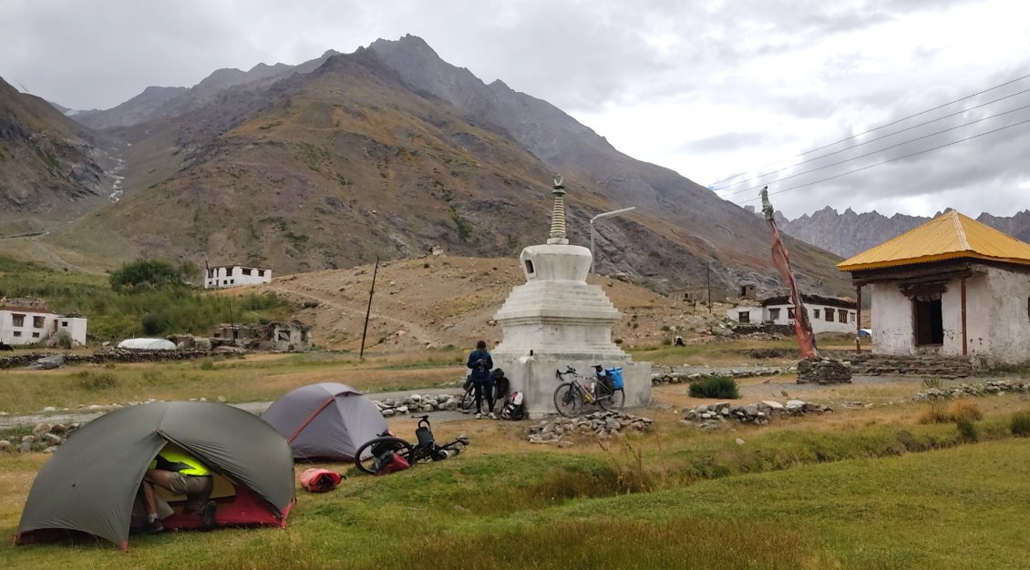 Akshu, dernier village avant le col