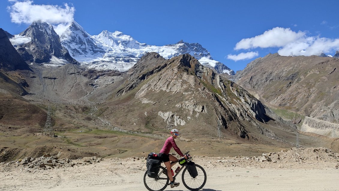 Sous le Kun (7077m.)