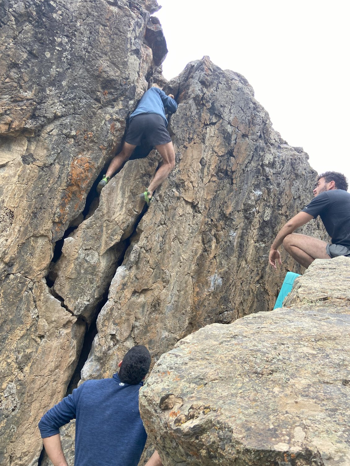 Séance d'escalade sur blocs. Pour ce qui est des blocs, y'a de quoi faire!