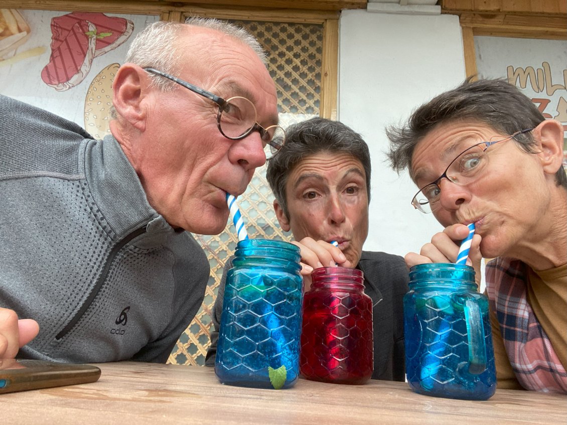 Ici aussi, toujours pas de bière. On se console avec des apéritifs sans alcool.