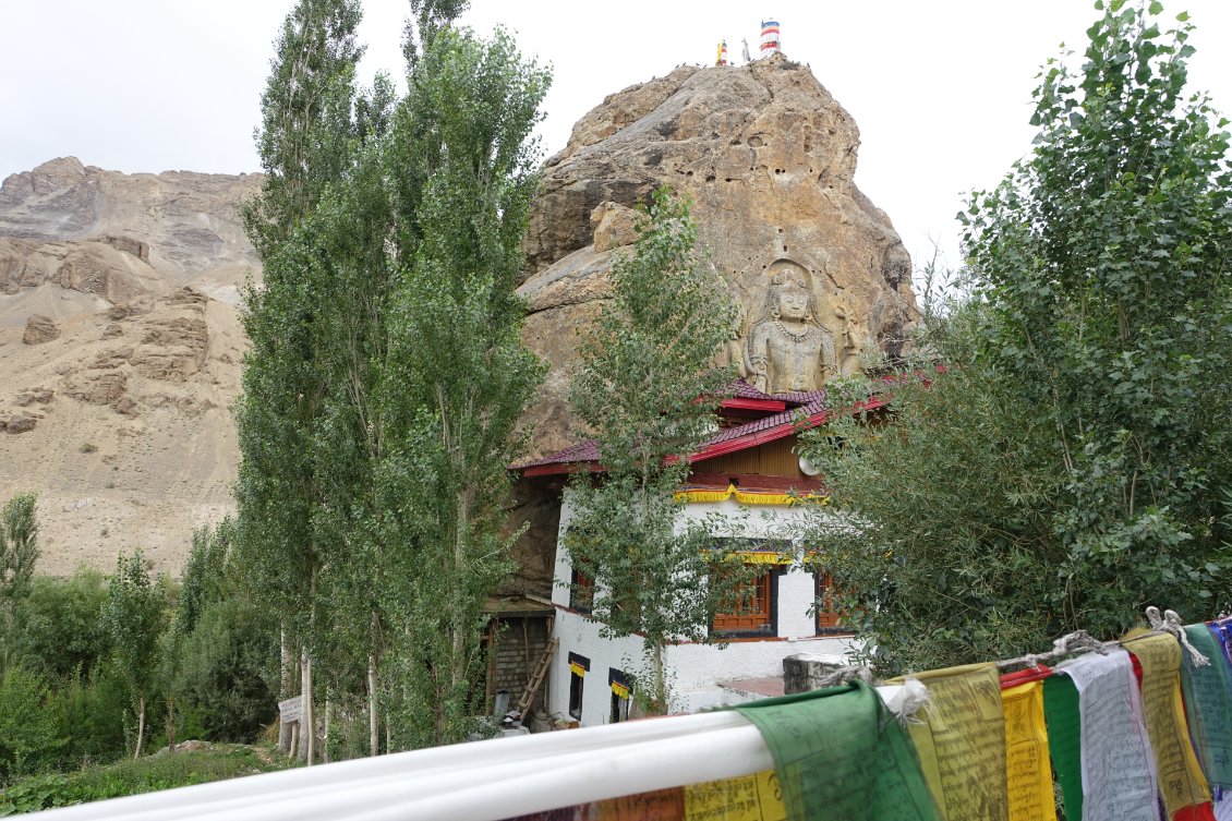 Arrivée au Monastère de Mulbekh, ici, vu depuis notre guesthouse