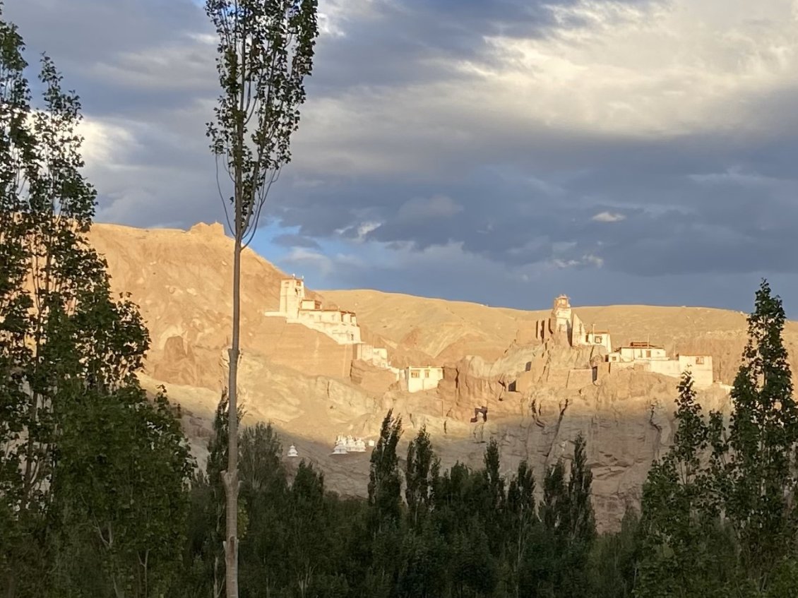 Soleil couchant sur Basgo Gonpa