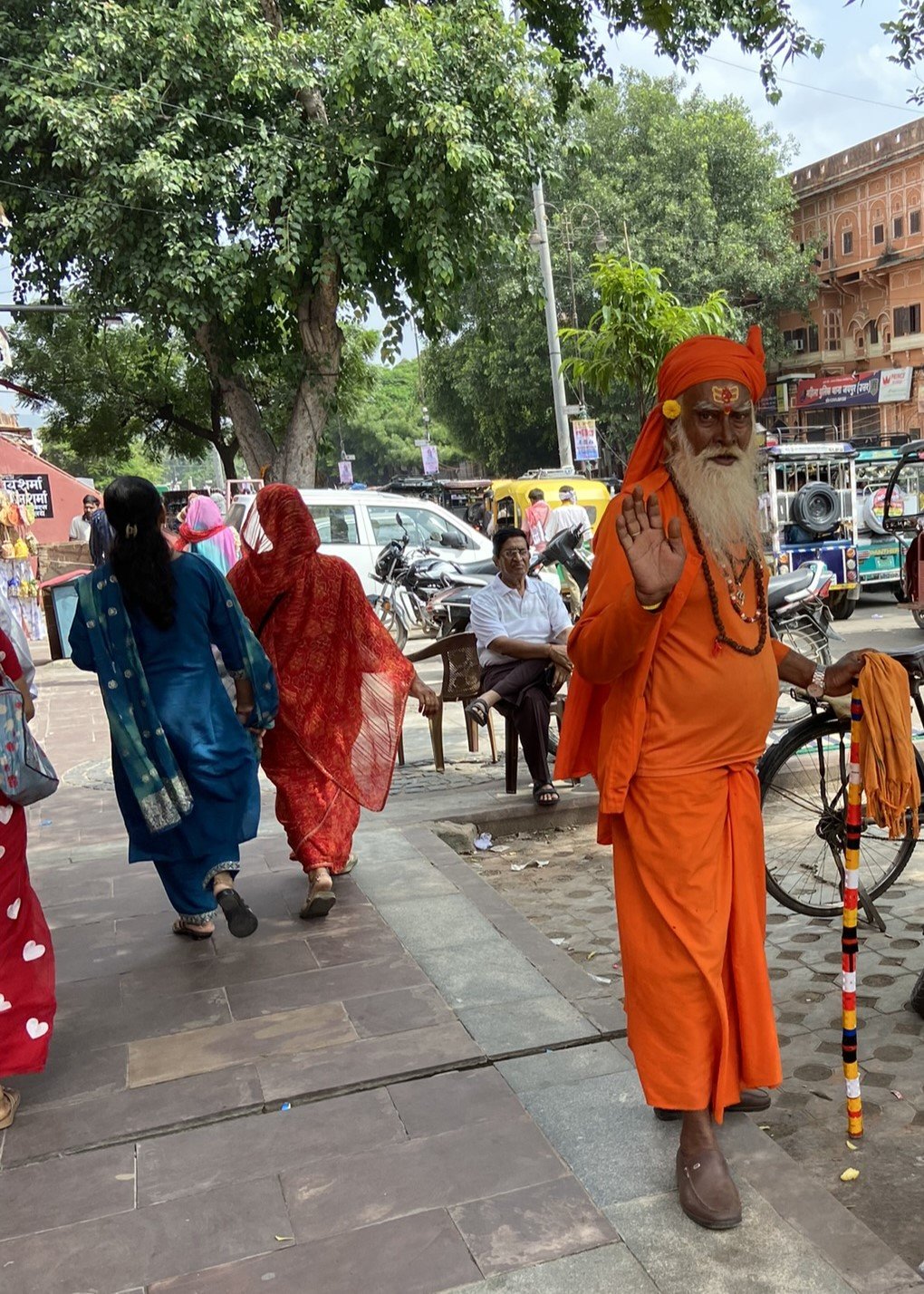 Couleur sacrée de l'hindouisme, l'orange est associé à la pureté, à la spiritualité.