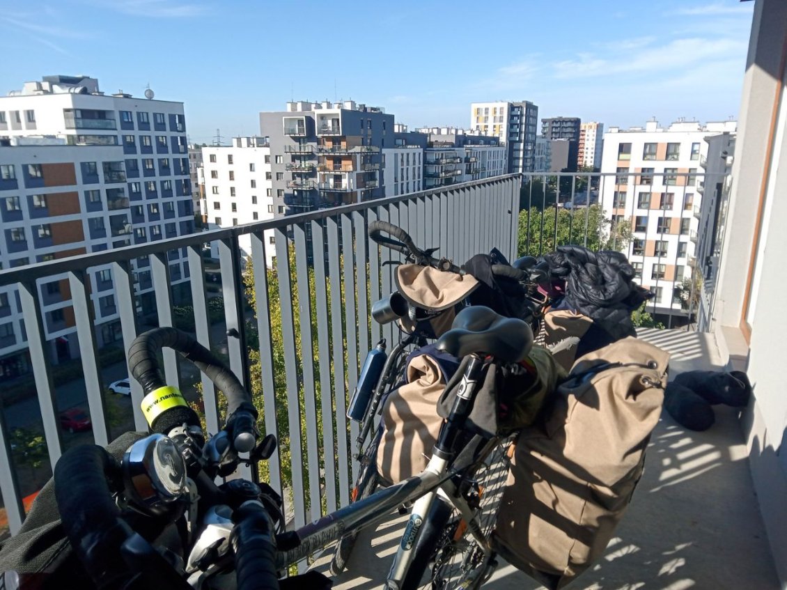 Un nouveau quartier de l'ouest de la ville. L'ascenseur était assez grand pour monter nos deux vélos, pratique !