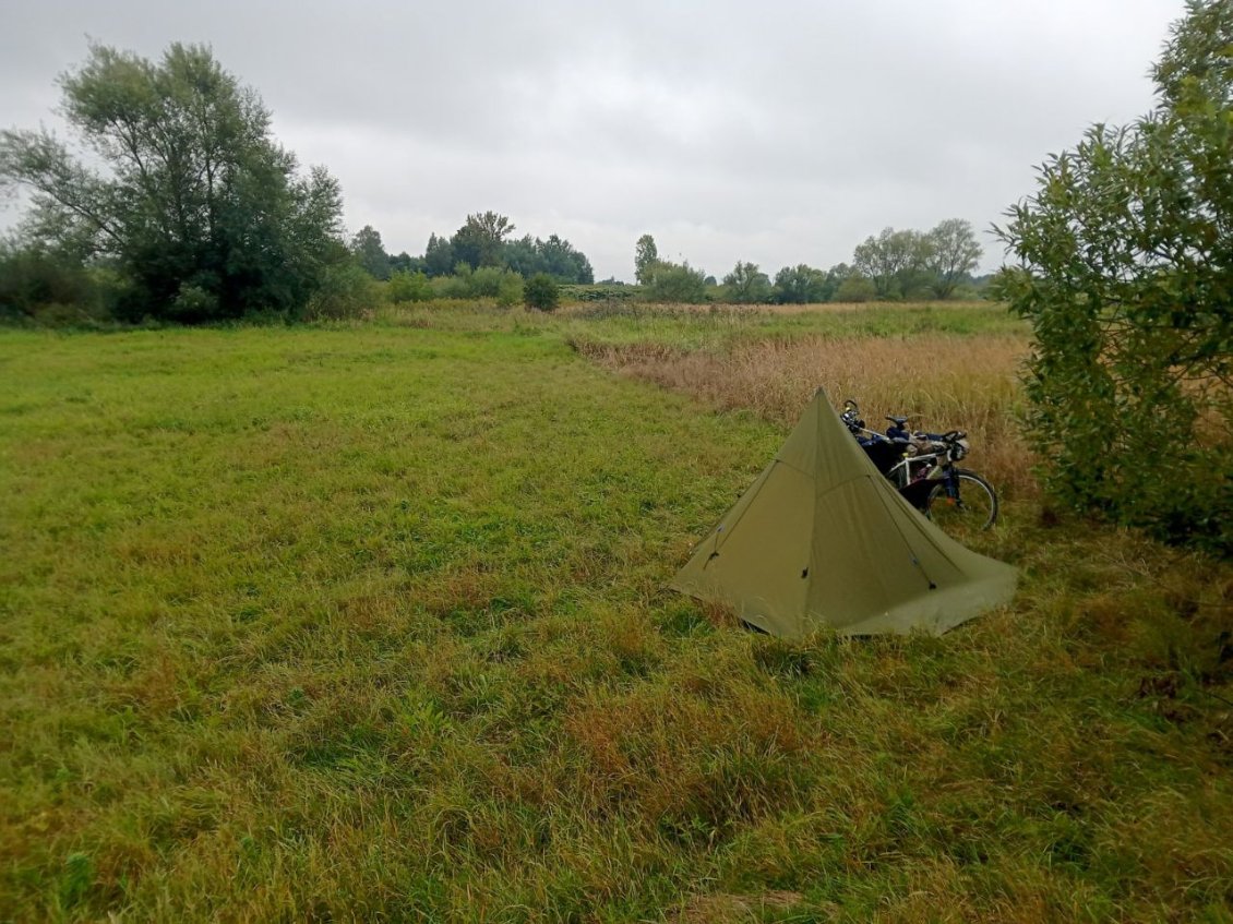 Bivouac dans les champs le long de la Vistule