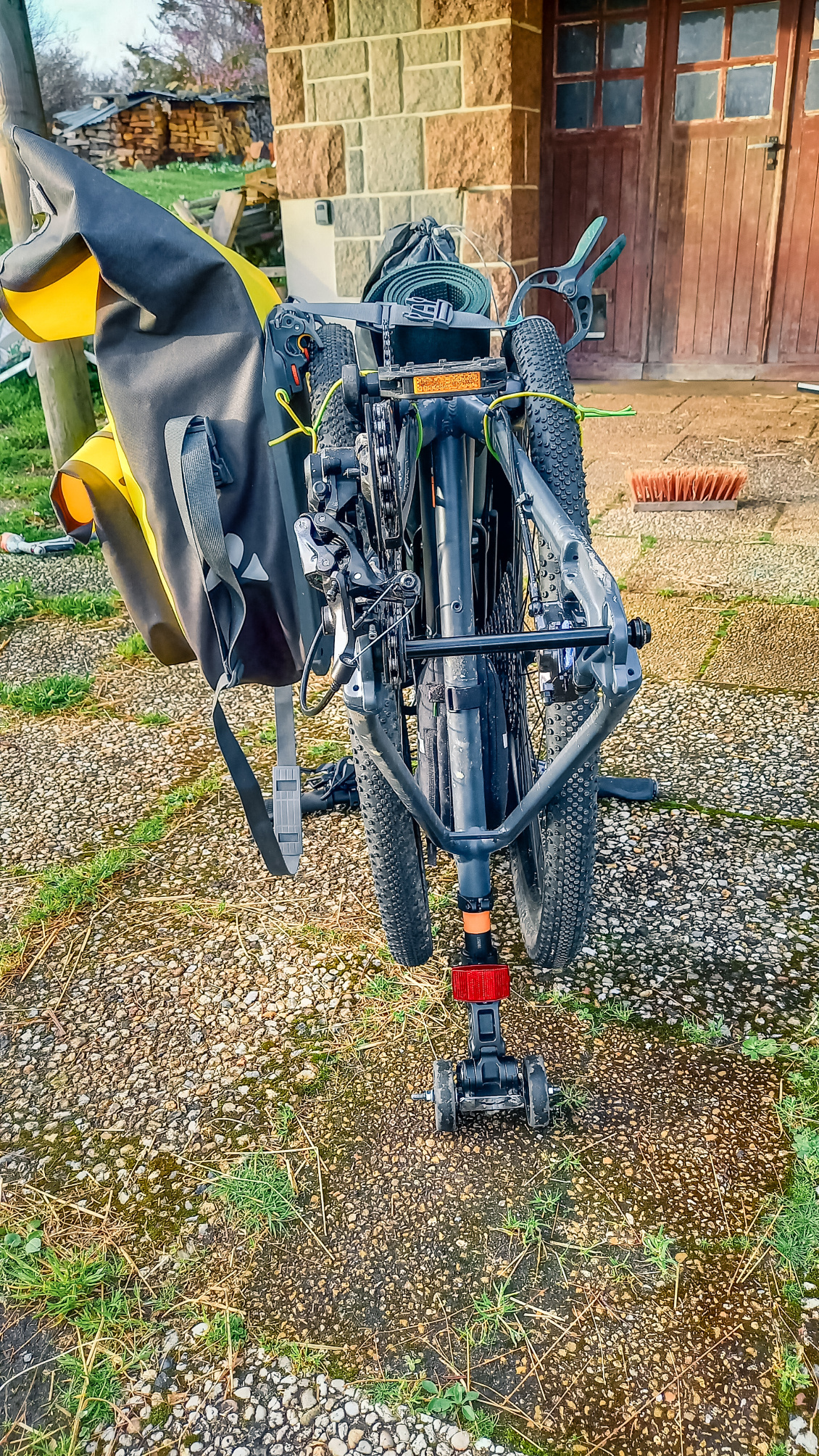 Roulettes sur tige de selle pour les transports en commun.