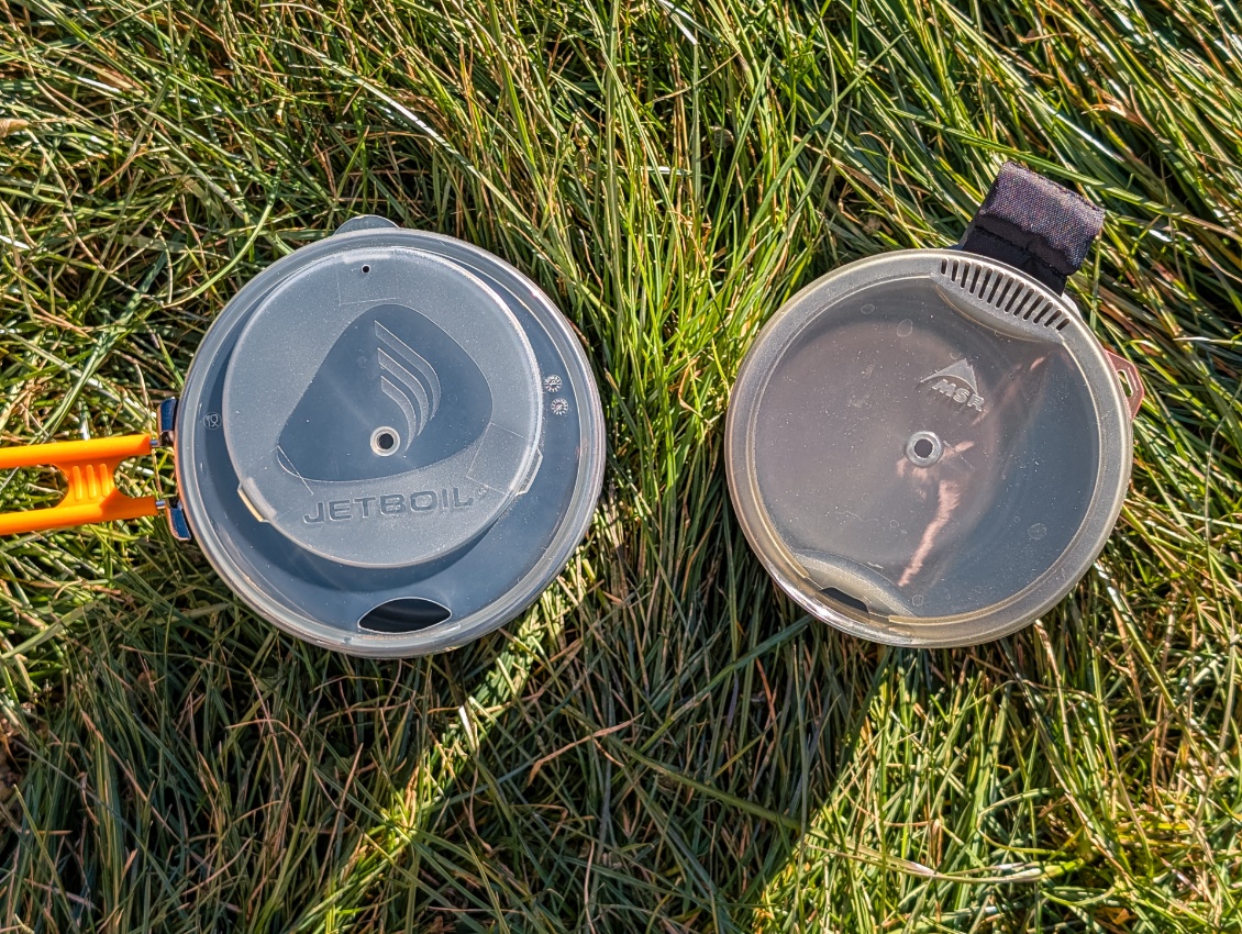 Le couvercle du Jetboil ne dispose pas d'une fonction "passoire" comme celui du MSR Windburner.