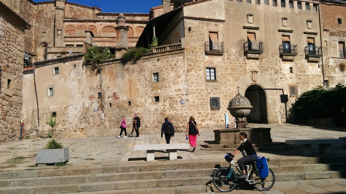 La ville de Plasencia et ses vieux remparts