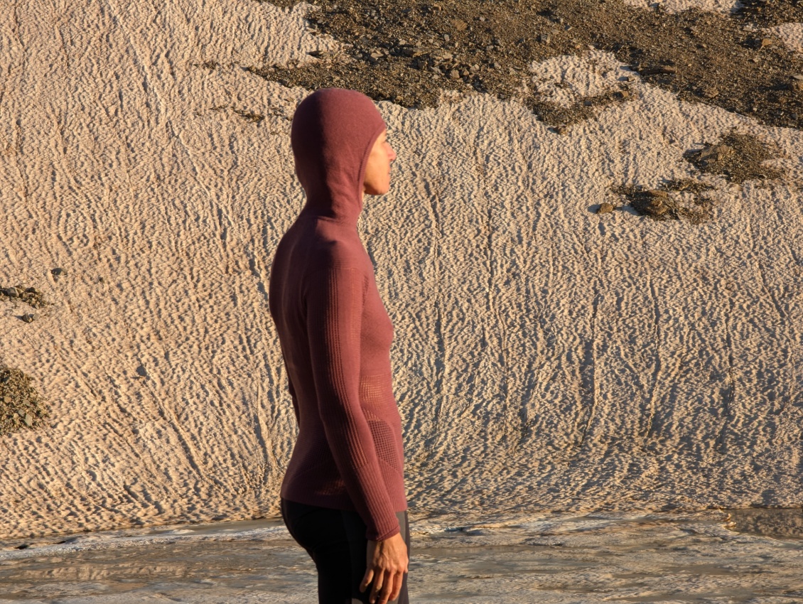 Capuche très ajustée qui reste bien en place, cou protecteur ; souplesse et mobilité sont au rendez-vous.