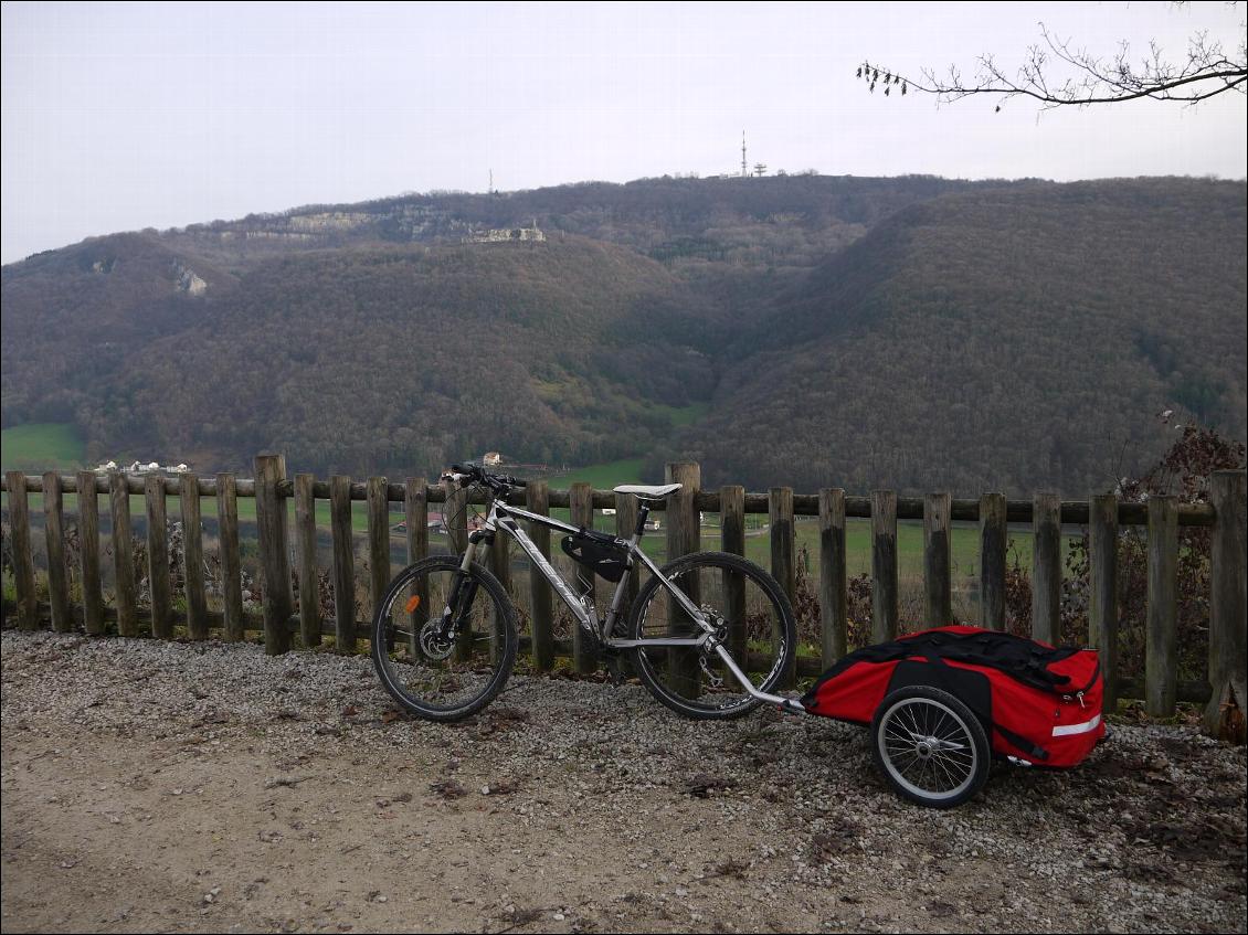 Balade avec la remorque sur un belvédère