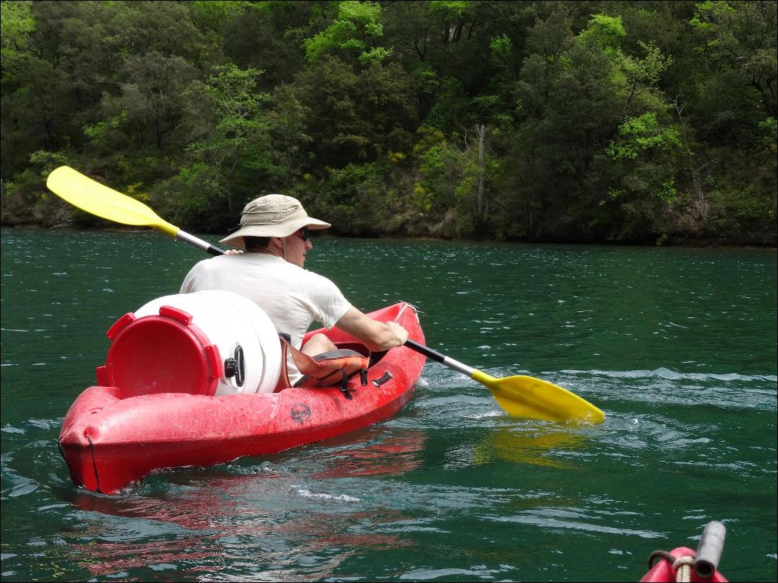 En kayak dans les Gorges du Verdon