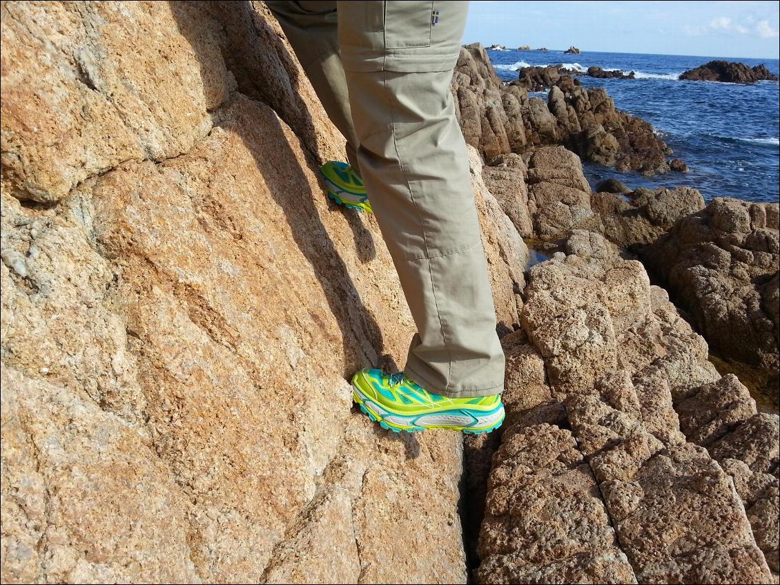 Test en terrain varié (ici du granite), les Hoka (semelle et chaussure complète) peu rigides car conçues pour le trail et pas pour l'escalade !