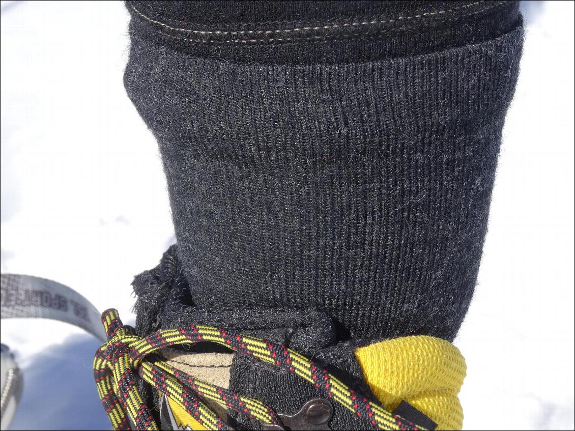 Chaussettes Femme (Taille S) portées avec des chaussures montantes d'alpinisme