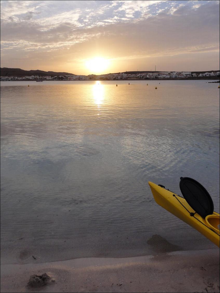 Coucher de soleil dans la baie de Fornells au nord de l'île