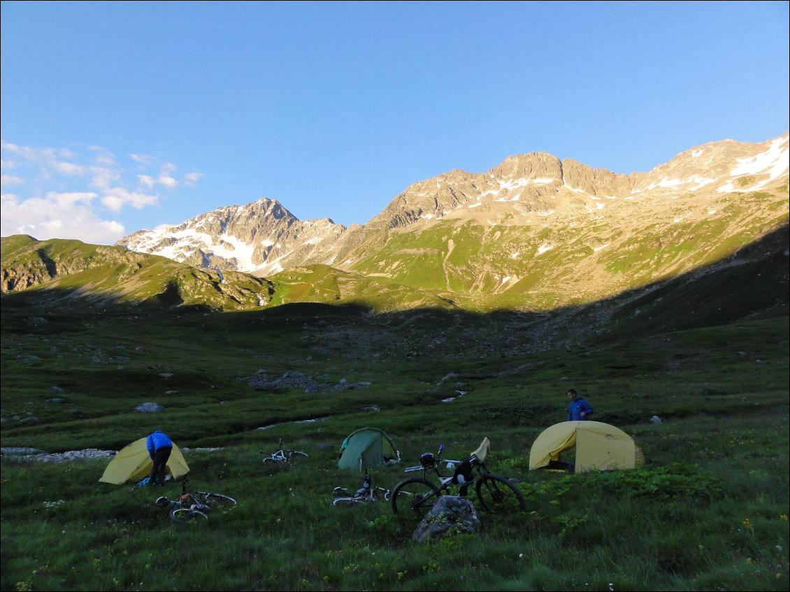 Lumières chaudes du soir au pied du col du Bonhomme