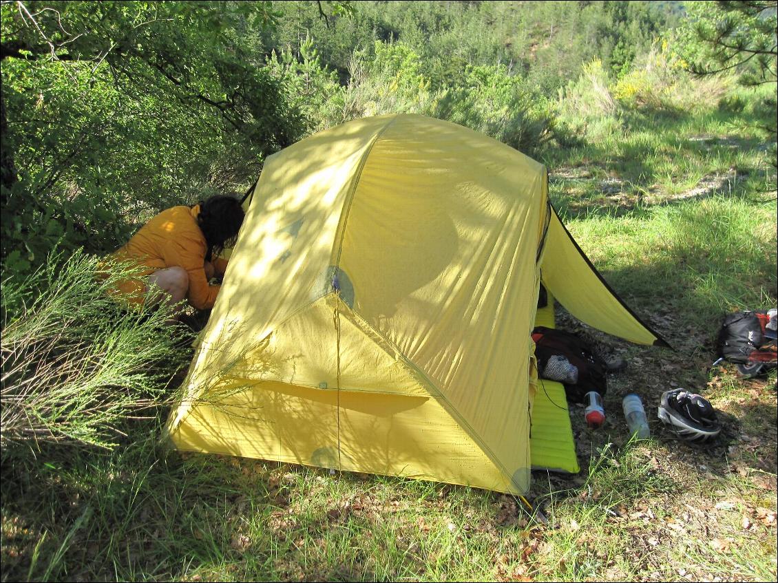 La tente en mode tarp (pas de tente intérieure) le gain de poids est très important