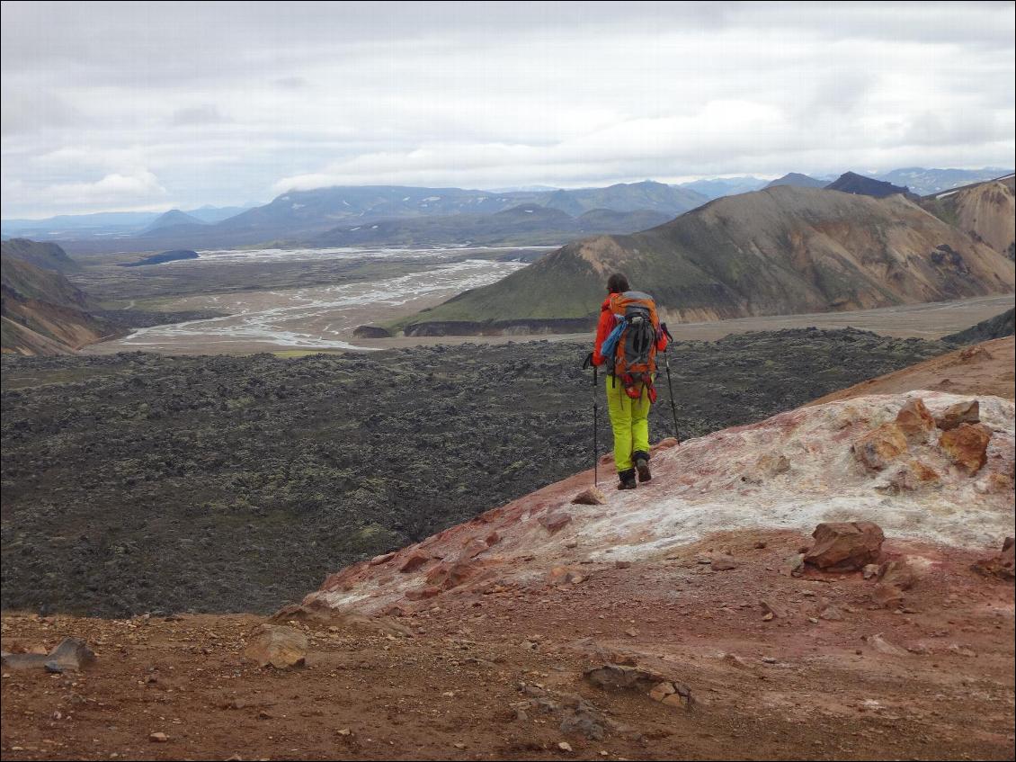 Au-dessus de la coulée de lave à proximité de Landmannalaugar