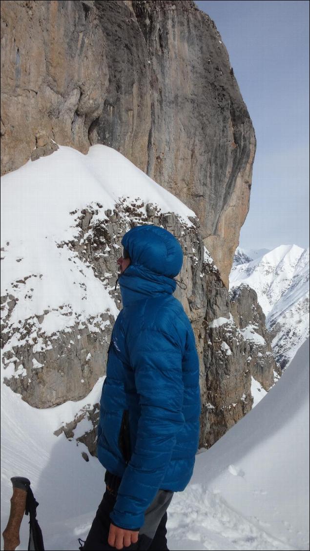 Bonne isolation thermique globale, et confort de la capuche ample et bien isolante