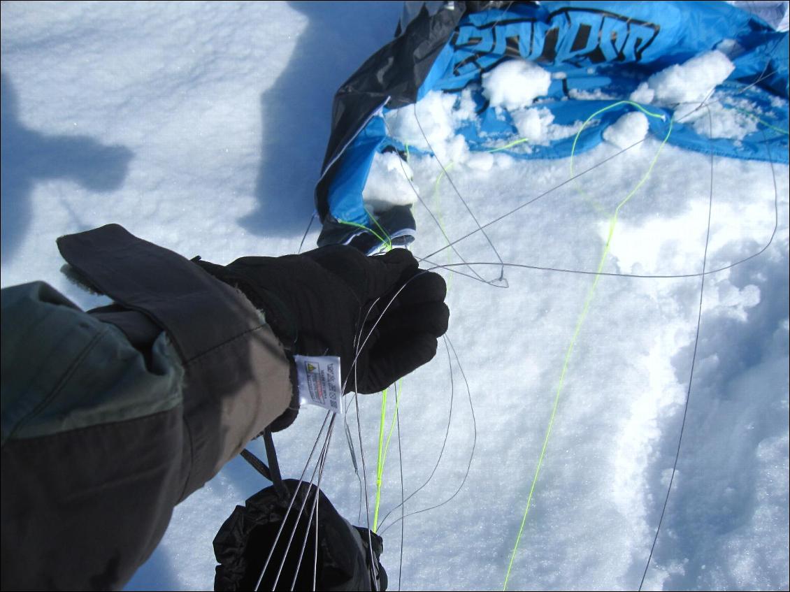 Les sous-gants permettent de démêler les lignes du snowkite en gardant les doigts au chaud