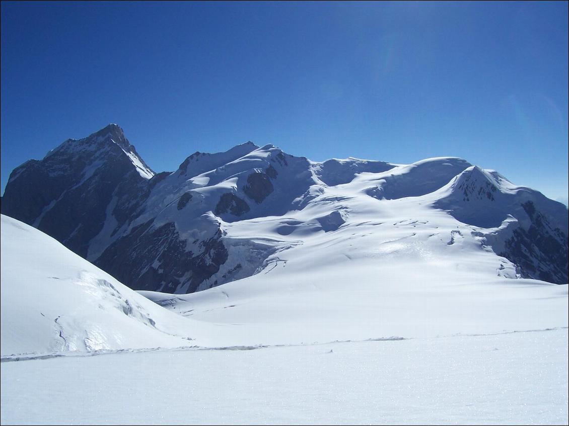 Plateau Koyo, au fond ombre, soleil