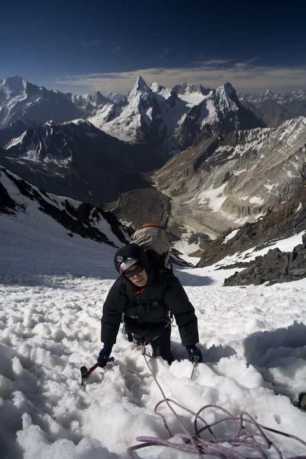 Le long couloir d'accès au plateau à 5300m