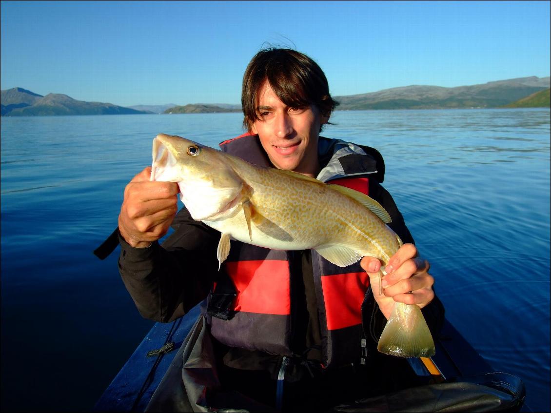 Pêche en mer, morue prise à la dandine en kayak