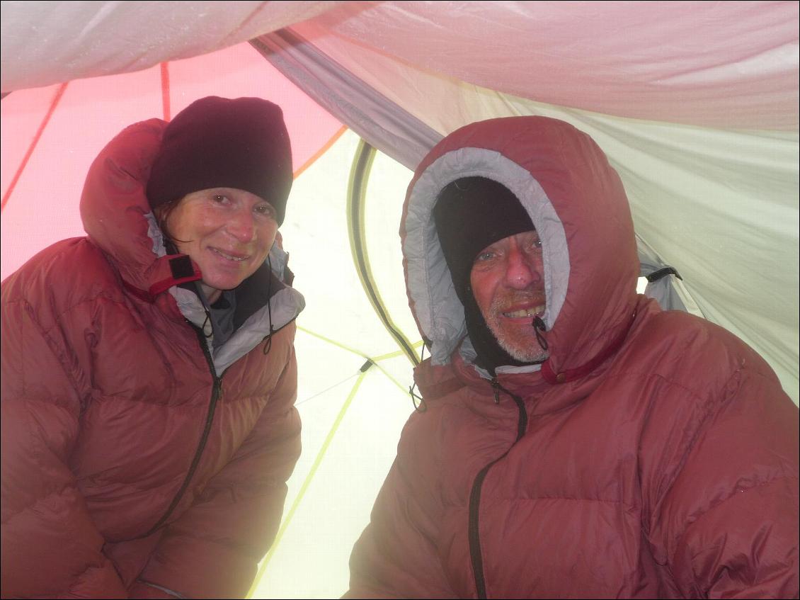 Les combinaisons de bivouac faites par Pierre, assorties aux sacs de couchage en duvet