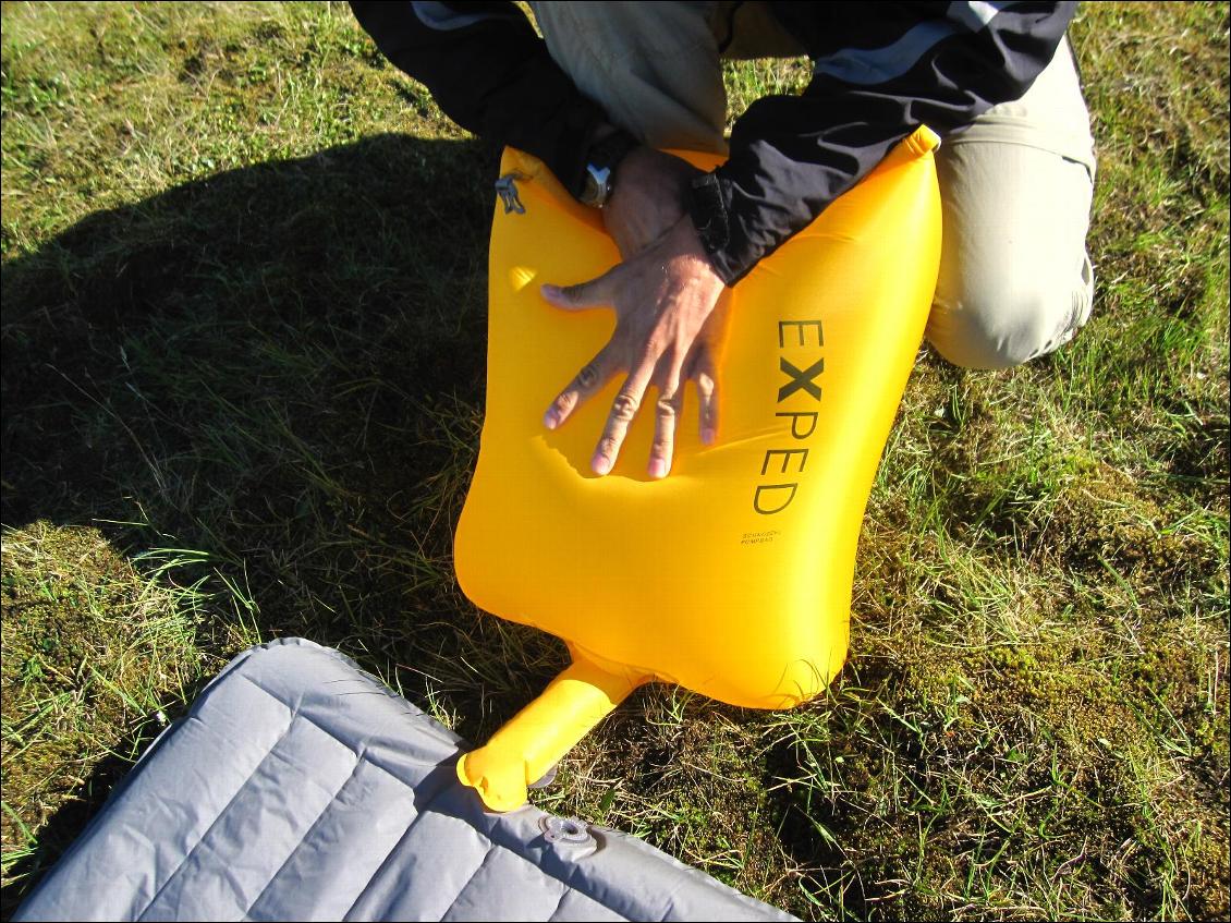 Gonflage du matelas : expulsion de l'air du Schnozzel Pumpbag