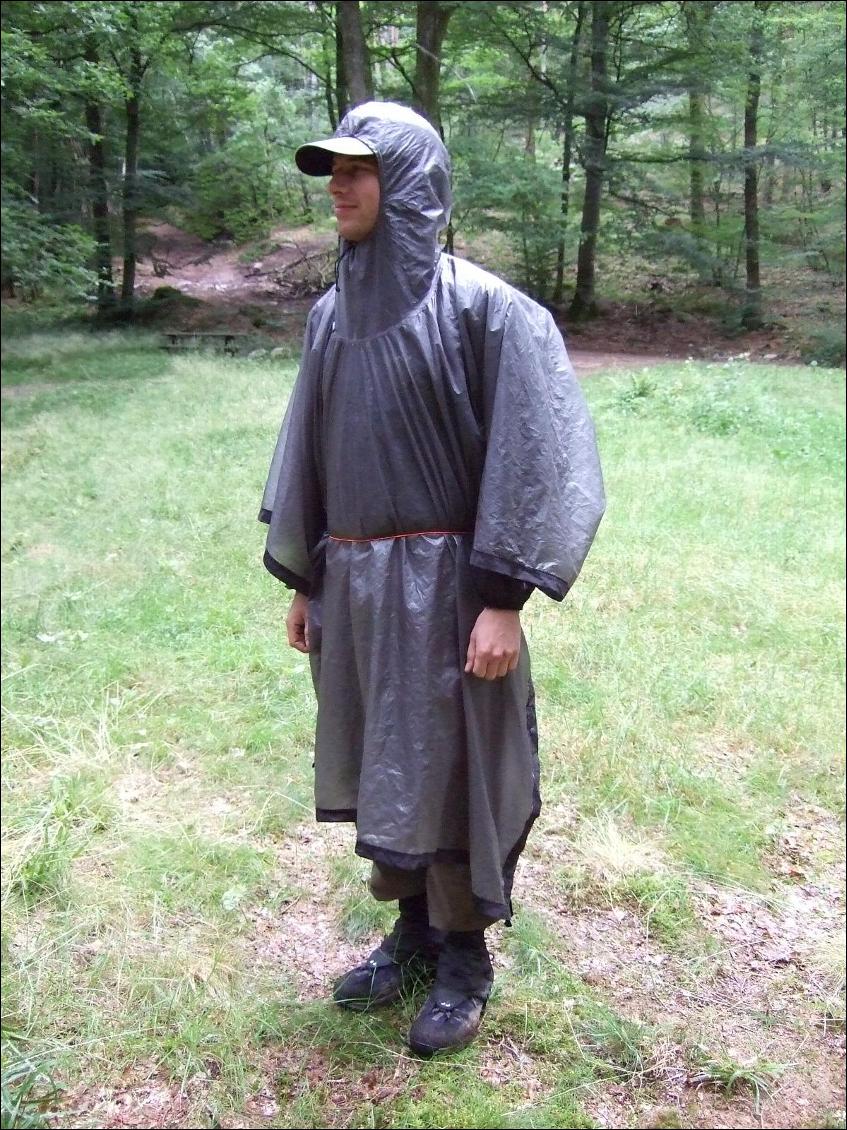 Randonner léger sous une pluie froide