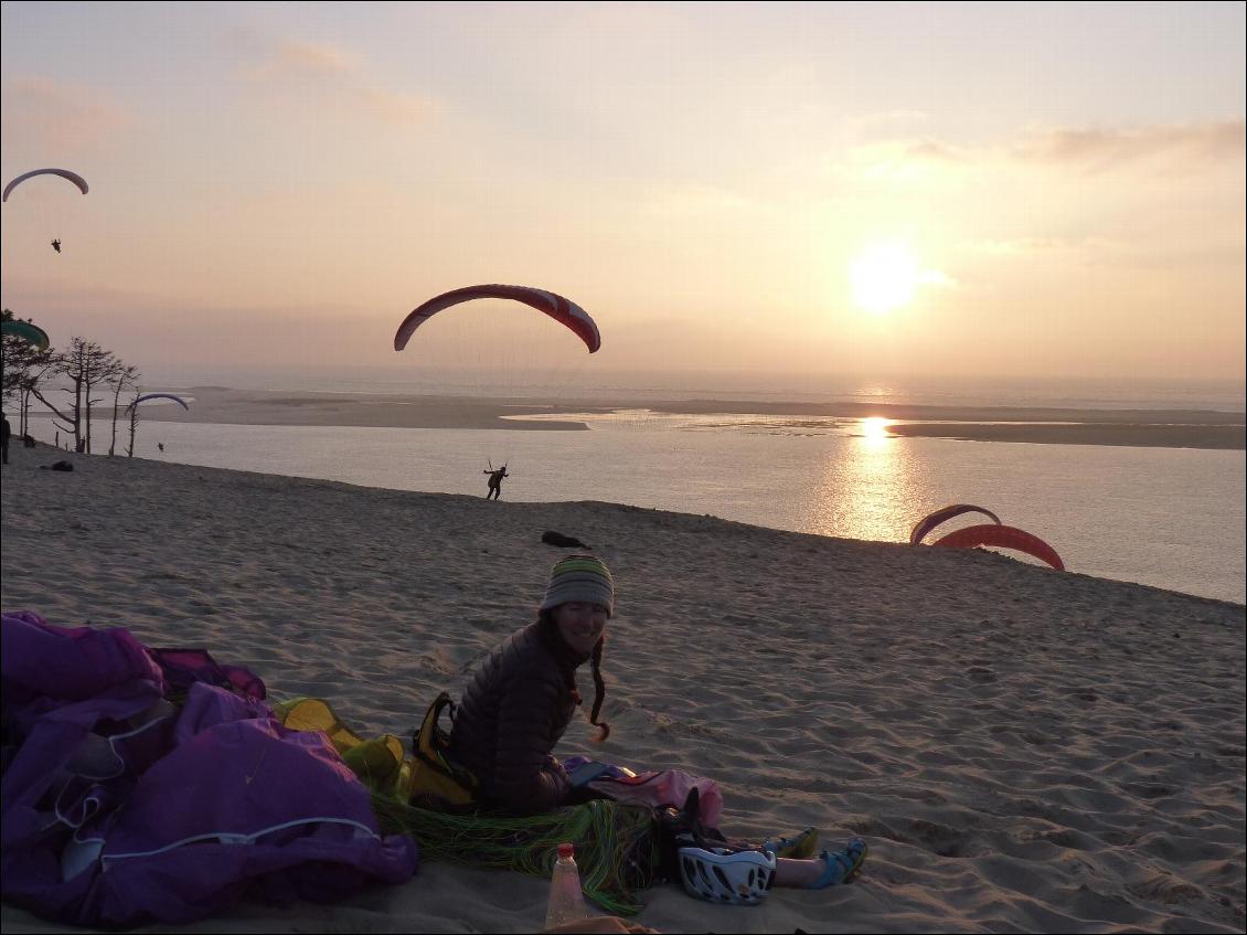 Parapente dans le sable à la dune de Pyla, j'apprécie des chaussures ouvertes et qui tiennent au pied!