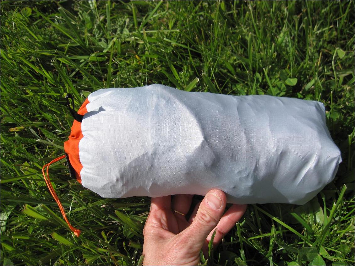 Compacte rangée dans son sachet de portage