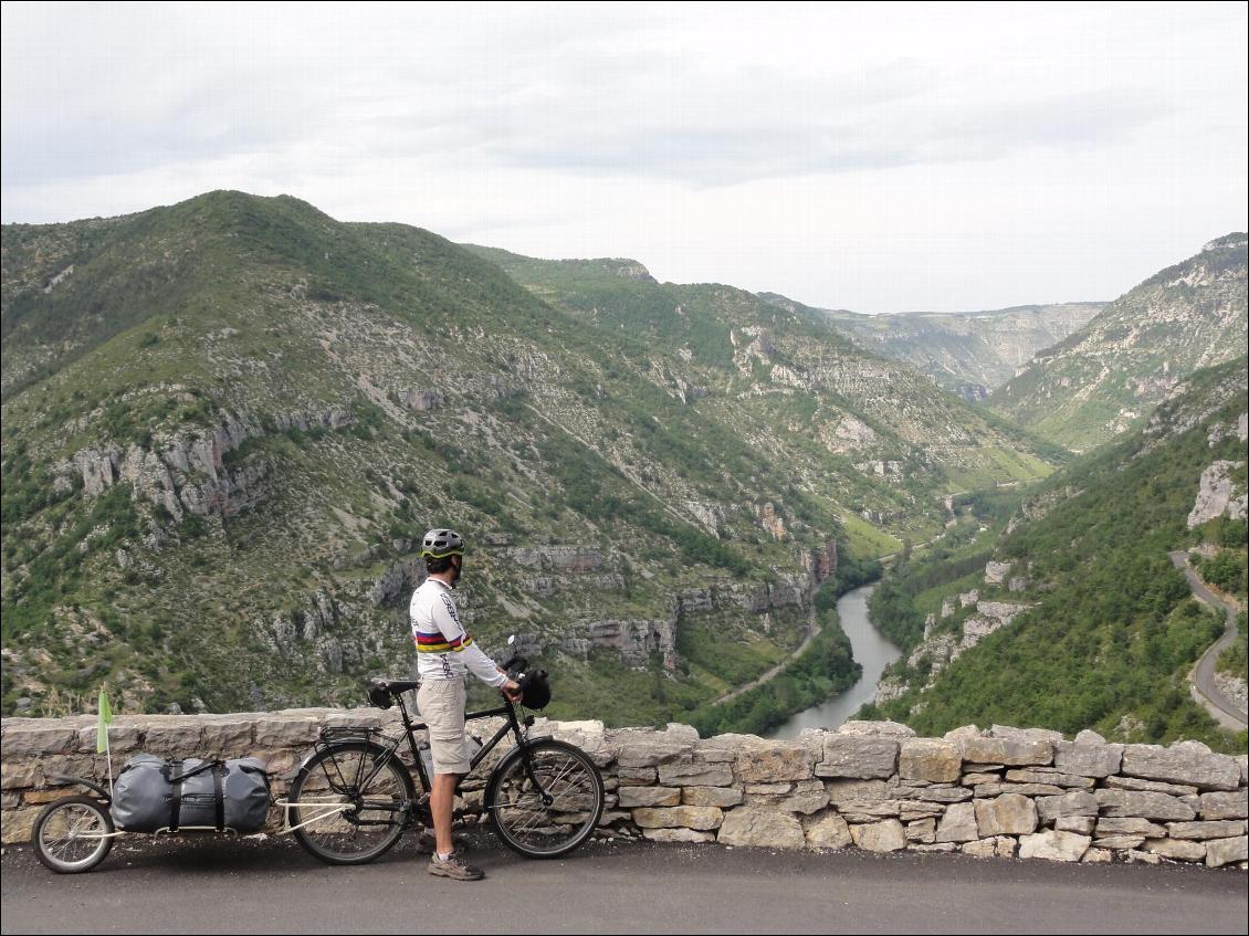 En descendant du Causse Méjan vers les gorges du Tarn