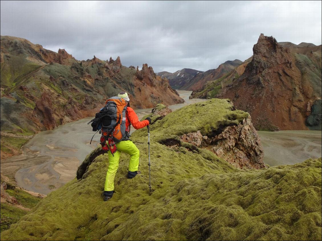 Il pleut par moments et il fait froid (5°C env.), je porte le Speed trail toute la journée (région du Landmannalaugar)