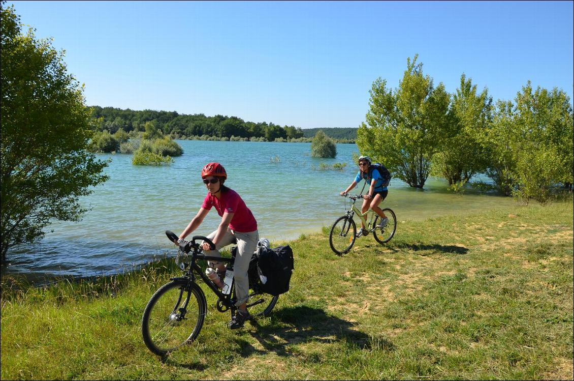 Sur les bords du lac de Montbel, en Ariège