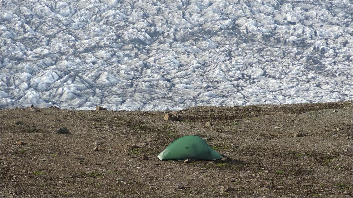 Aux abords de Skaftafell, langue glaciaire du Vatnajokull en fond