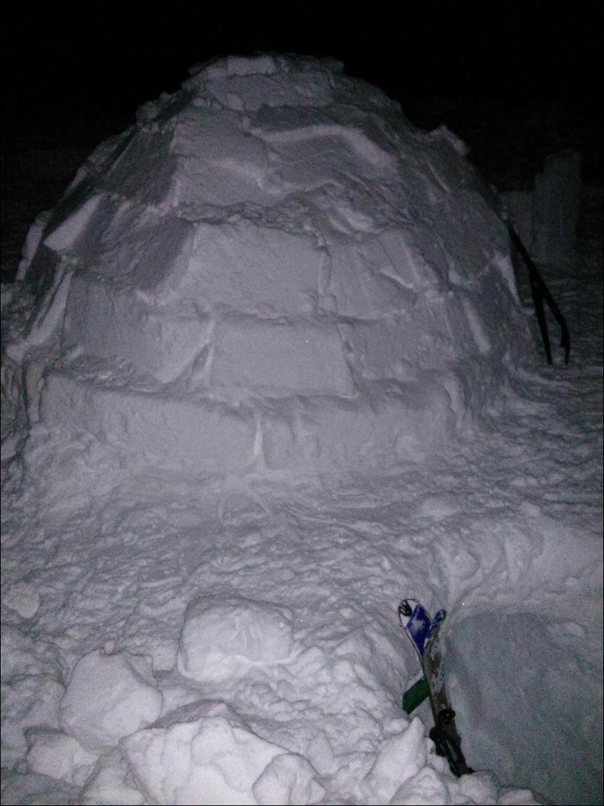 Un week-end de test matériel pour Carnets d'Aventures : construction d'igloos