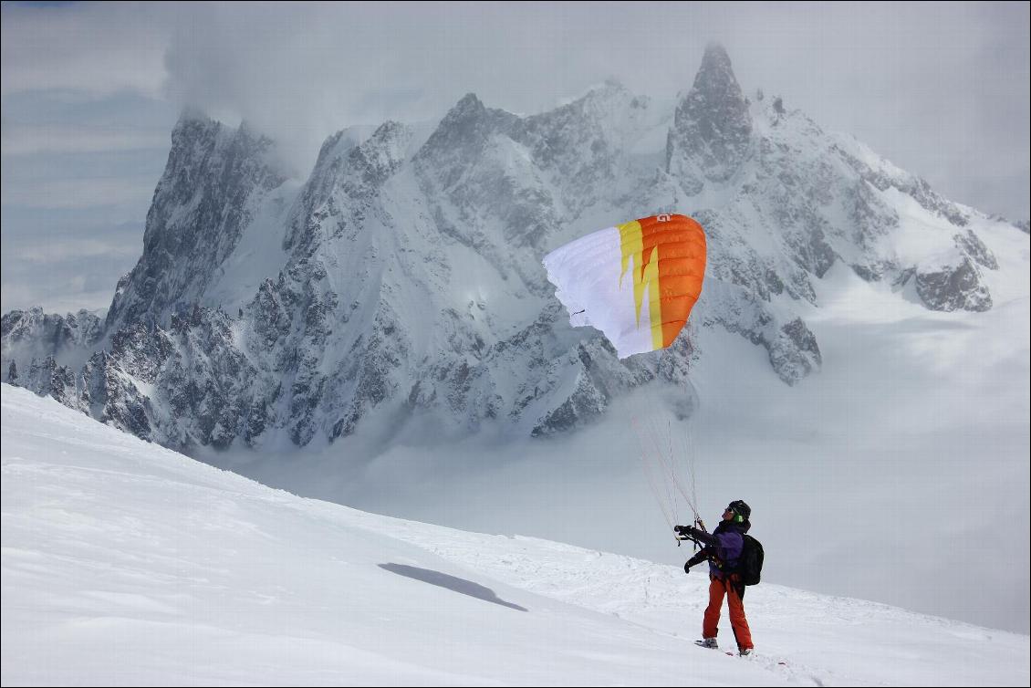 une-traversee-des-alpes-en-speedriding-et-a-ski