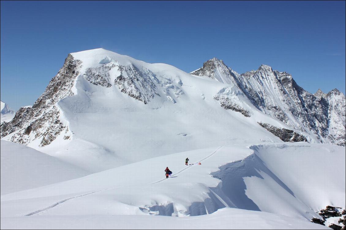 Une traversée des Alpes en speedriding et à ski