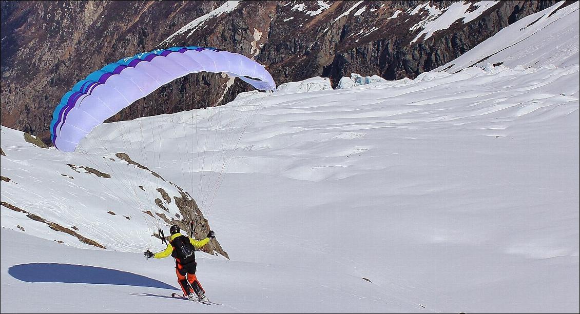 Une traversée des Alpes en speedriding et à ski