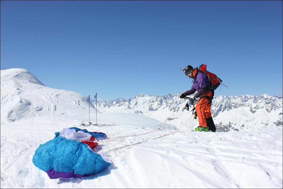 Une traversée des Alpes en speedriding et à ski