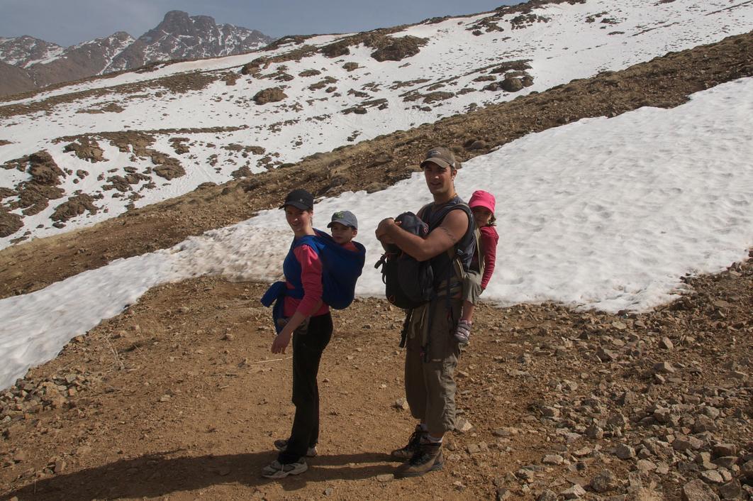 Dans le haut Atlas marocain, écharpe à gauche