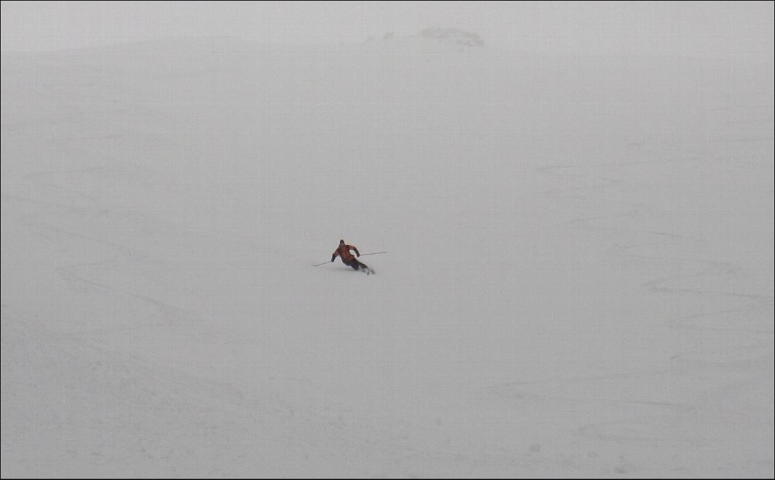 En neige difficile, et conditions un peu moisies, le ski fat donne plus de confiance et permet de skier plus sereinement