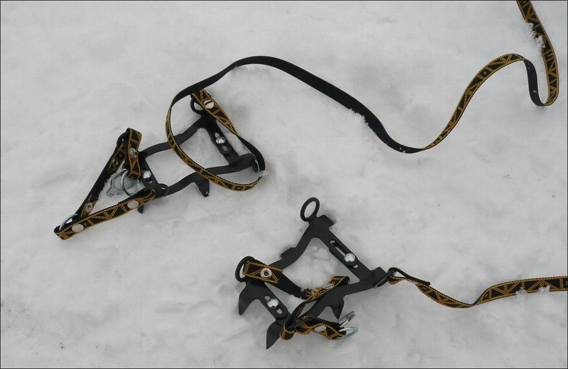 crampons-legers-crab-6-de-petzl-1