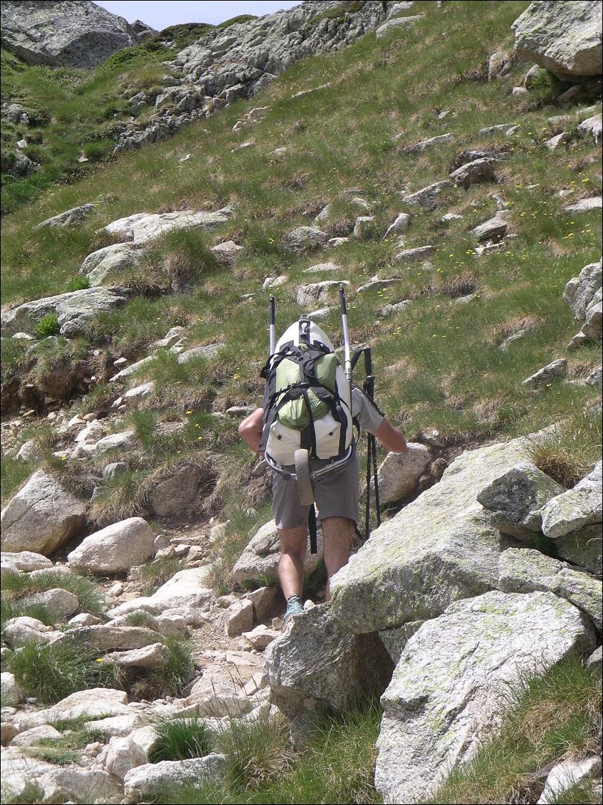 En montée technique, tracter la remorque est quasiment impossible elle tape trop souvent sur les rochers