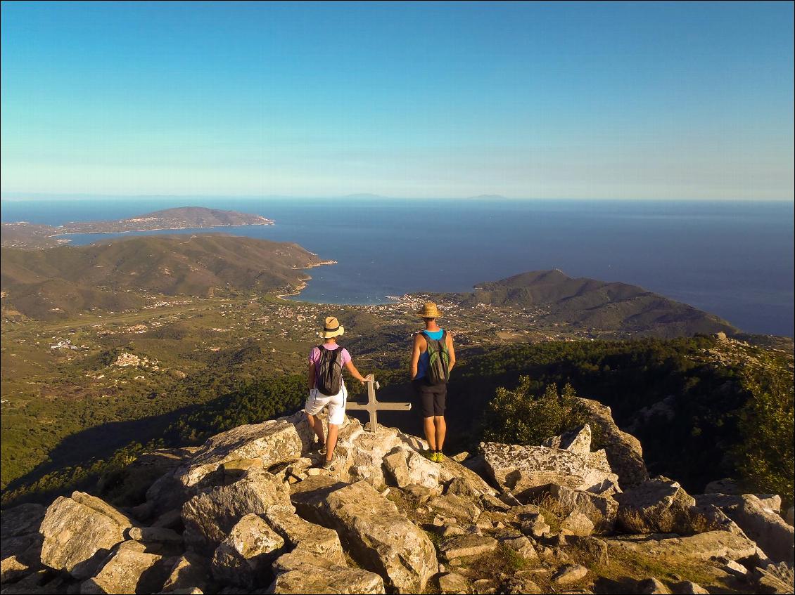 Sea to summit, rando au sommet du Monte Capanne (1018m) en partant du bivouac au bord de l'eau !