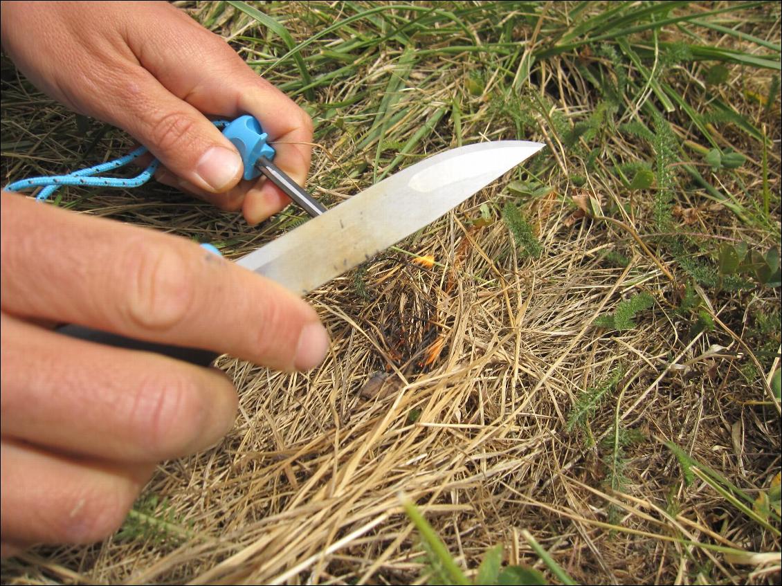 Comment allumer un feu avec un FireSteel : bien utilisé c'est efficace...