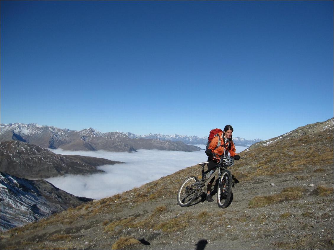 Eh oui, on pousse souvent le vélo à la montée. Mais quel bonheur à la descente !