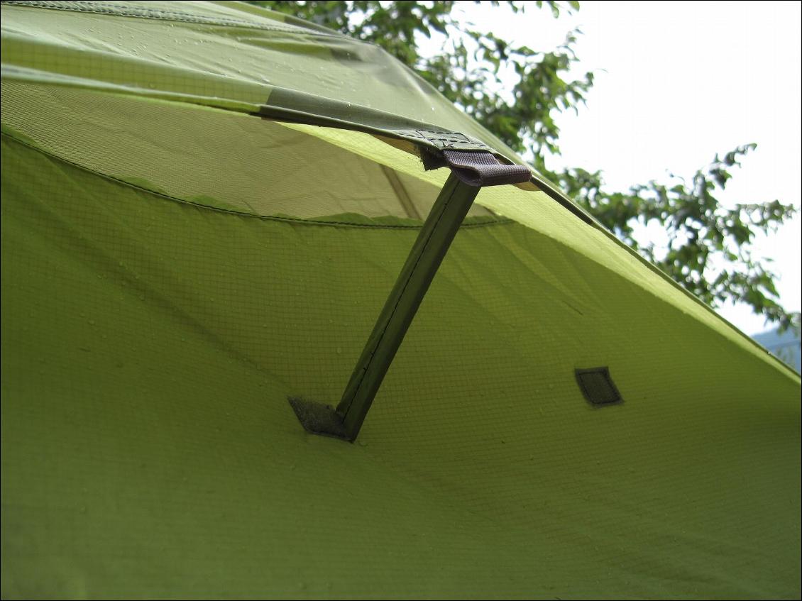 Petit mât semi-rigide pour ouvrir la ventilation