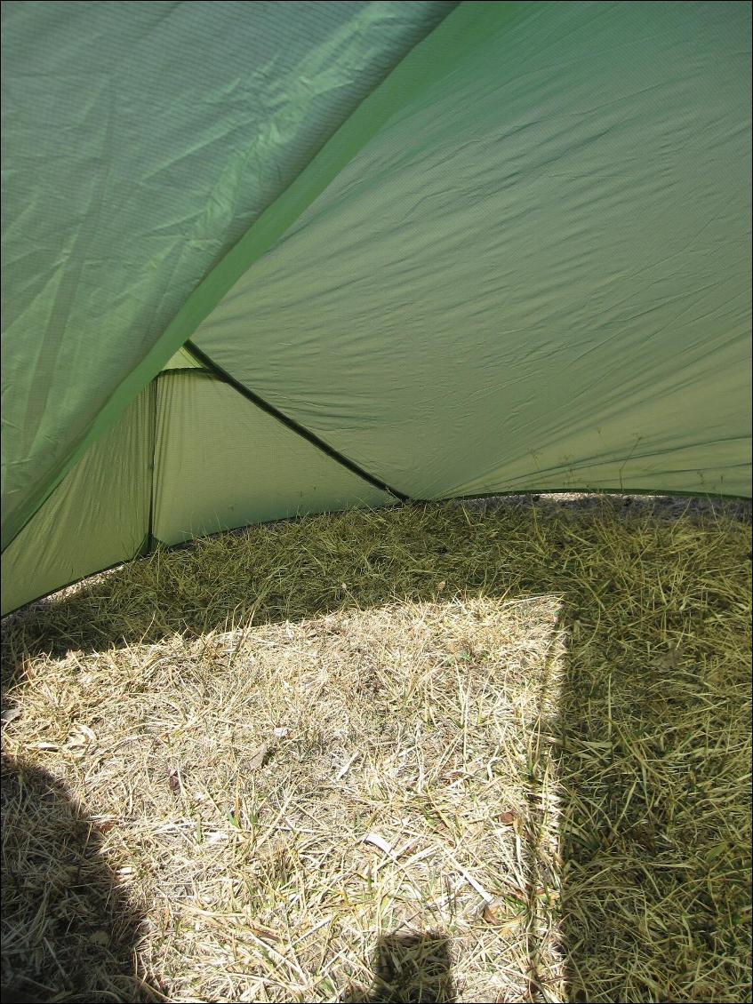 Le volume intérieur en mode tarp est très bon